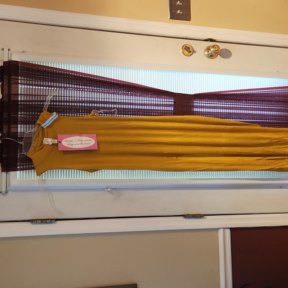 Gold long medium size dress with a split